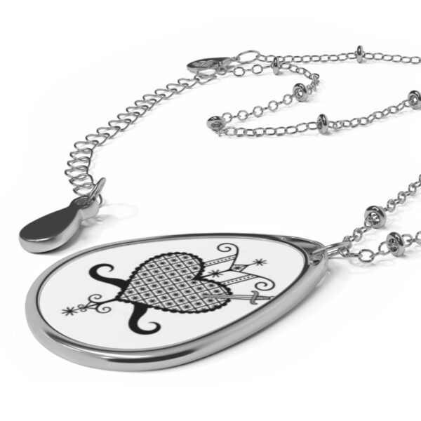 Heart Design Oval Necklace - Elegant Gift for Loved Ones - Image 3